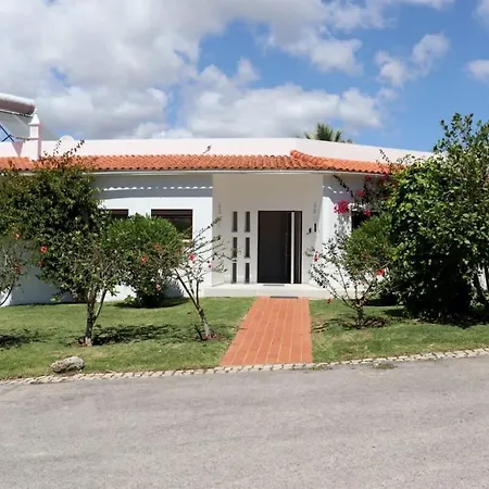 Hibiscus, Great Location In Vilamoura, Lush Lawns And Garden Ferienhaus