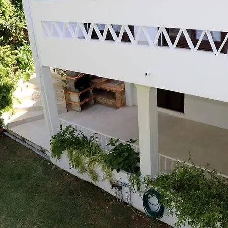 Hibiscus, Great Location In Vilamoura, Lush Lawns And Garden Willa *
