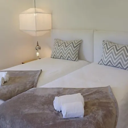 Hibiscus, Great Location In Vilamoura, Lush Lawns And Garden *