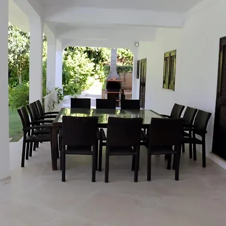 Hibiscus, Great Location In Vilamoura, Lush Lawns And Garden *