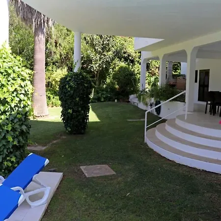 Hibiscus, Great Location In Vilamoura, Lush Lawns And Garden * Quarteira