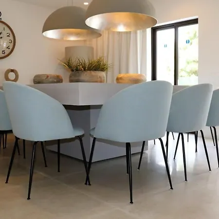 Hibiscus, Great Location In Vilamoura, Lush Lawns And Garden *