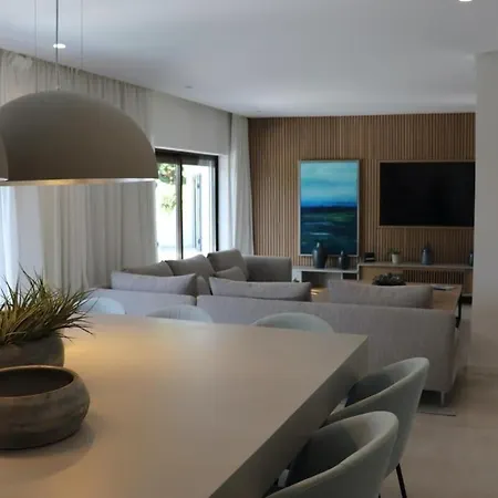 Ferienhaus Hibiscus, Great Location In Vilamoura, Lush Lawns And Garden Quarteira