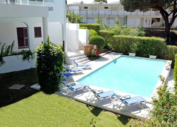 Hibiscus, Great Location In Vilamoura, Lush Lawns And Garden Quarteira