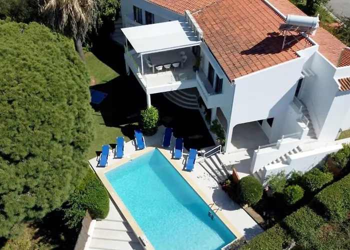 Villa Hibiscus, Great Location In Vilamoura, Lush Lawns And Garden *