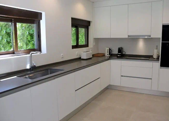 Hibiscus, Great Location In Vilamoura, Lush Lawns And Garden Villa Quarteira