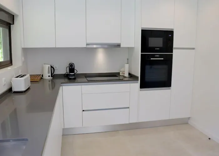 Villa Hibiscus, Great Location In Vilamoura, Lush Lawns And Garden