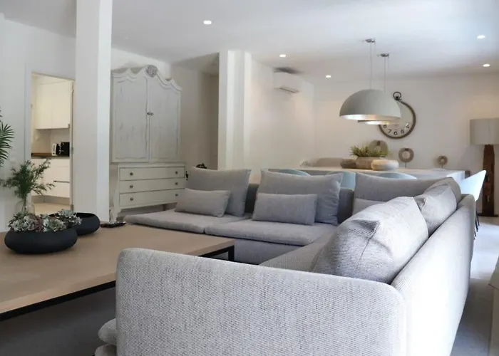 Hibiscus, Great Location In Vilamoura, Lush Lawns And Garden * Quarteira