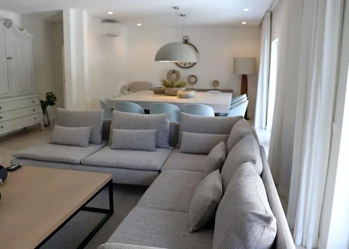 Hibiscus, Great Location In Vilamoura, Lush Lawns And Garden Villa *