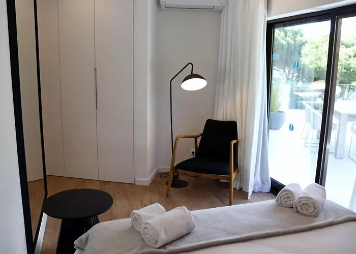Hibiscus, Great Location In Vilamoura, Lush Lawns And Garden Villa *
