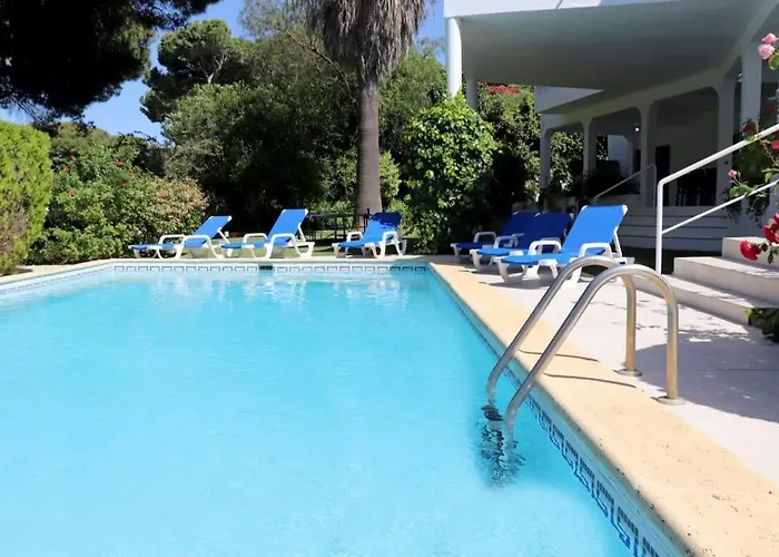 Hibiscus, Great Location In Vilamoura, Lush Lawns And Garden Quarteira