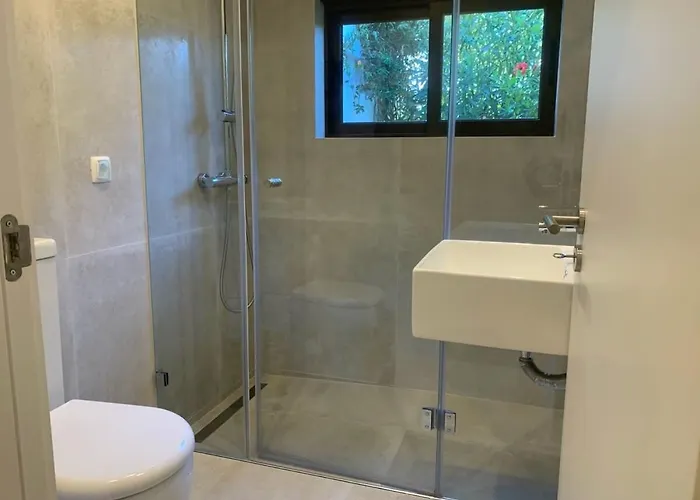 Hibiscus, Great Location In Vilamoura, Lush Lawns And Garden