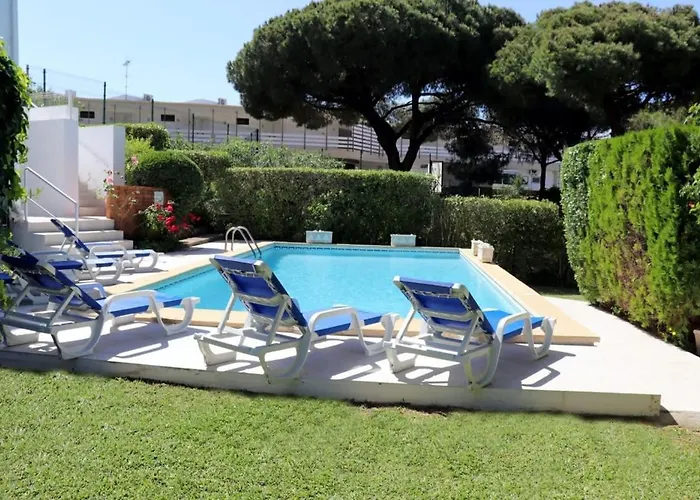 Hibiscus, Great Location In Vilamoura, Lush Lawns And Garden Villa Quarteira