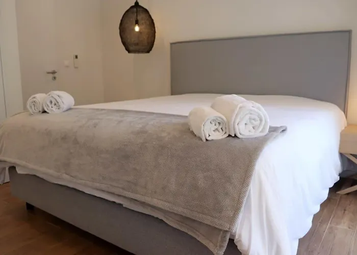 Hibiscus, Great Location In Vilamoura, Lush Lawns And Garden