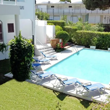 Hibiscus, Great Location In Vilamoura, Lush Lawns And Garden קווארטיירה