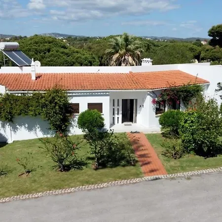 Hibiscus, Great Location In Vilamoura, Lush Lawns And Garden Quarteira