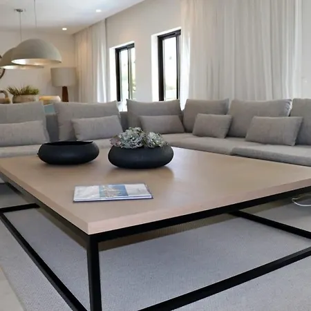 Villa Hibiscus, Great Location In Vilamoura, Lush Lawns And Garden Quarteira