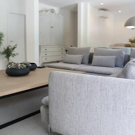 Hibiscus, Great Location In Vilamoura, Lush Lawns And Garden
