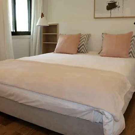 Hibiscus, Great Location In Vilamoura, Lush Lawns And Garden קווארטיירה