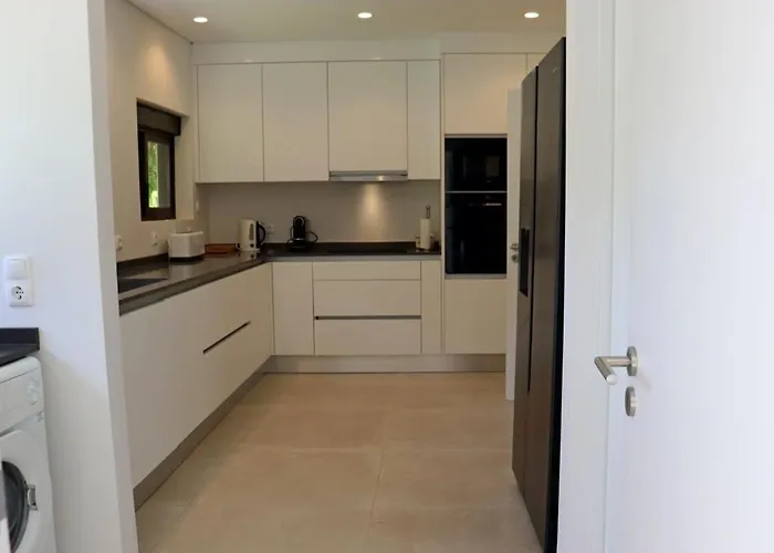 Hibiscus, Great Location In Vilamoura, Lush Lawns And Garden *