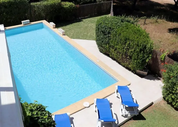 Villa Hibiscus, Great Location In Vilamoura, Lush Lawns And Garden *