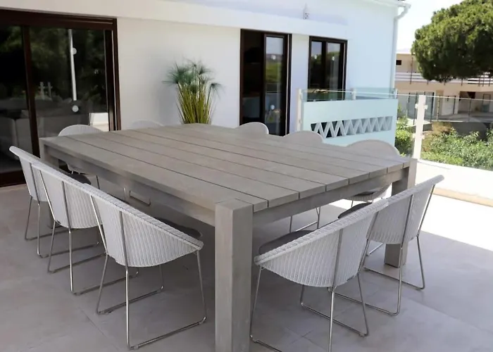 Villa Hibiscus, Great Location In Vilamoura, Lush Lawns And Garden *