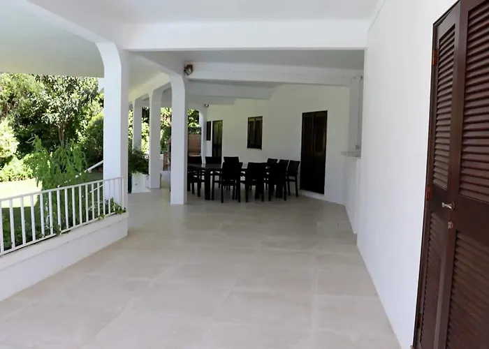 Hibiscus, Great Location In Vilamoura, Lush Lawns And Garden Villa Quarteira