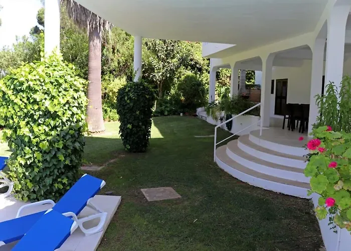 Hibiscus, Great Location In Vilamoura, Lush Lawns And Garden * Quarteira