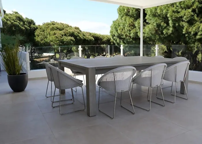 Hibiscus, Great Location In Vilamoura, Lush Lawns And Garden Quarteira