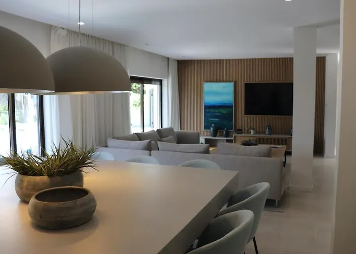 Villa Hibiscus, Great Location In Vilamoura, Lush Lawns And Garden Quarteira