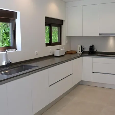 Hibiscus, Great Location In Vilamoura, Lush Lawns And Garden Villa Quarteira
