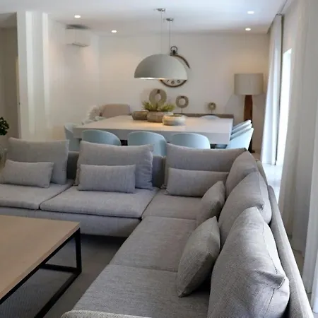Hibiscus, Great Location In Vilamoura, Lush Lawns And Garden Villa *