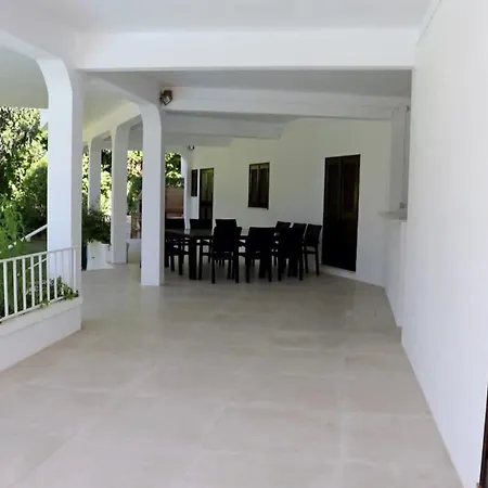 Hibiscus, Great Location In Vilamoura, Lush Lawns And Garden Villa Quarteira